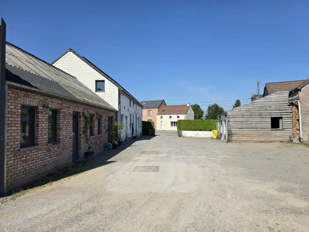 BIENTOT A Vendre - Piétrebais - Maison - Espace professionnel et annexe sur 46 ares