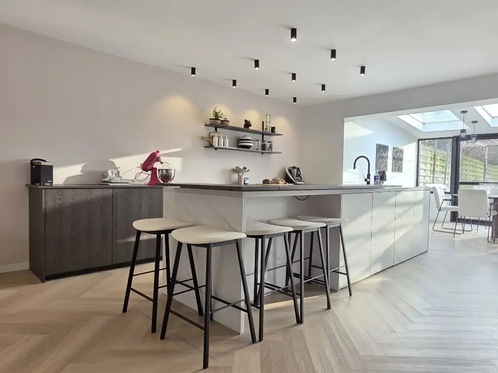 A vendre -      LONGUEVILLE    (Chaumont-Gistoux) - Superbe maison avec hangar et appartement séparé