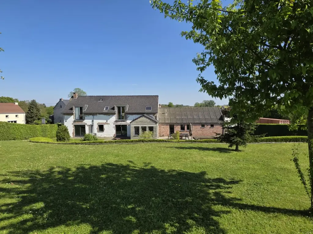 A Vendre - Piétrebais (Incourt) - Maison -   Espace professionnel et annexe sur 46 ares